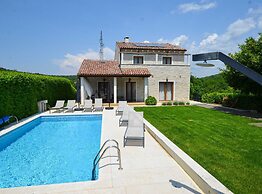 Sophisticated and Chic Villa With Pool