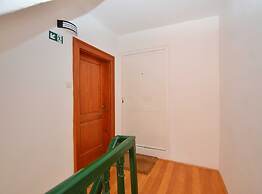Simple and Sunny Studio Apartment