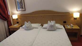 Nivis Hotel