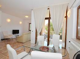 Elegant and Brigth Corner Apartments