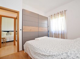 Elegant and Brigth Corner Apartments