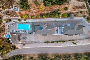 Onar Zin Seabliss - Penelope Poolside Getaway