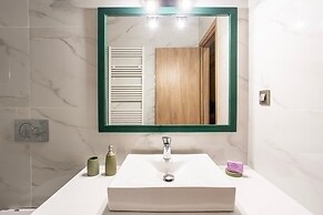 Martinia Pool Escape - Aiga Panoramic Vistas