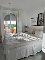2-bed Sea View Apt, 10 Mins From Puerto Banus
