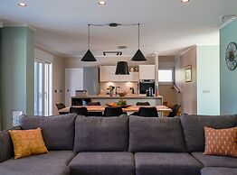Matohanci Dazzling Villa With Pool