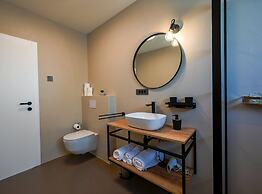 Matohanci Dazzling Villa With Pool