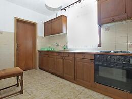 Bright Apartment With Garden and Balcony