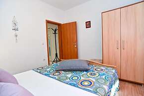 Welcoming Apartment With Shared Pool