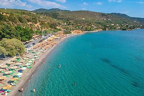 Verga Stone Haven - Seafront Waves Embrace