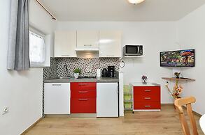 Spacious Apartment With Garden