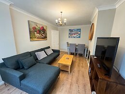 Lovely 2 Bedrooms Flat in South Sutton
