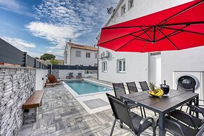 Peaceful Blooming Villa With Pool