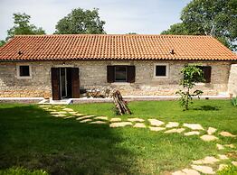 The Poolside Stone House in Bale