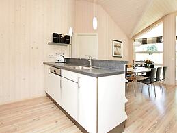 Pretty Holiday Home With Balcony