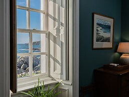 Eilean Sionnach Lighthouse Cottage