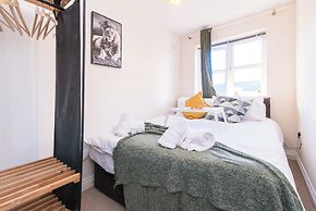Apt - Sleeps 6 - Pets Ok - Parking