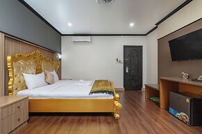 Lucky City Hotel