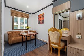 Lucky City Hotel