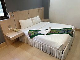 Lucky City Hotel