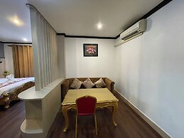 Lucky City Hotel