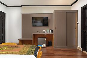 Lucky City Hotel