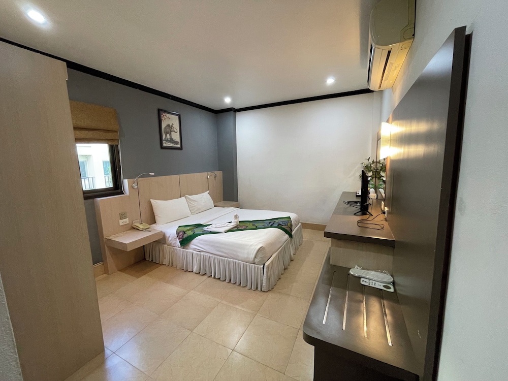 Lucky City Hotel