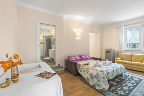 Little Mermaid of Stresa Pet Friendly