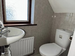 Colindale/sleeps7/privategarden/3br/freeparking/