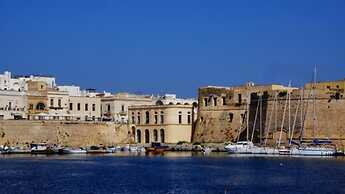 Charming Apartment Near Baia Verde Beach