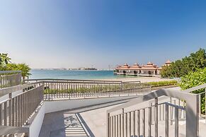 Globalstay Luxury Azizi Mina Beachfront