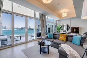 Globalstay Luxury Azizi Mina Beachfront
