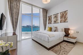 Globalstay Luxury Azizi Mina Beachfront