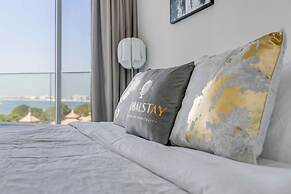 Globalstay Luxury Azizi Mina Beachfront