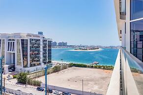 Globalstay Luxury Azizi Mina Beachfront