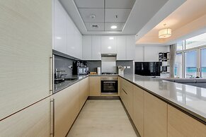 Globalstay Luxury Azizi Mina Beachfront