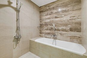 Globalstay Luxury Azizi Mina Beachfront
