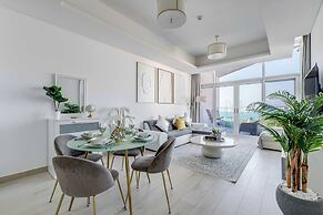 Globalstay Luxury Azizi Mina Beachfront