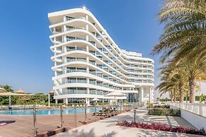 Globalstay Luxury Azizi Mina Beachfront