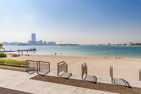 Globalstay Luxury Azizi Mina Beachfront