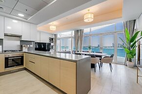 Globalstay Luxury Azizi Mina Beachfront