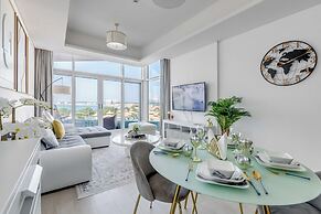 Globalstay Luxury Azizi Mina Beachfront