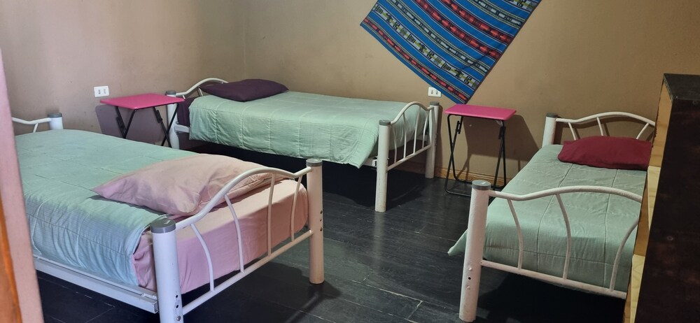 Hostal checar