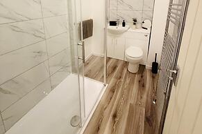 1 Bed Flat - Sleeps 3 - Parking - Pet Friendly