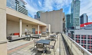 Comfy Suites Rogers Centre Free Parking
