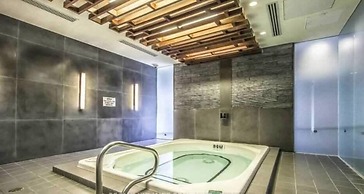 Comfy Suites Rogers Centre Free Parking