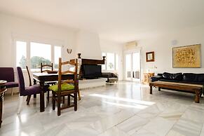 Villa in Marbella With Private Pool and Beach