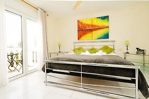 Villa in Marbella With Private Pool and Beach