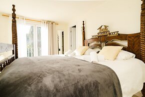 Villa in Marbella With Private Pool and Beach