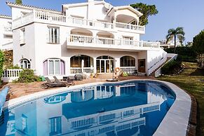 Villa in Marbella With Private Pool and Beach