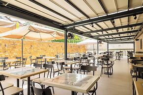Summer Inn